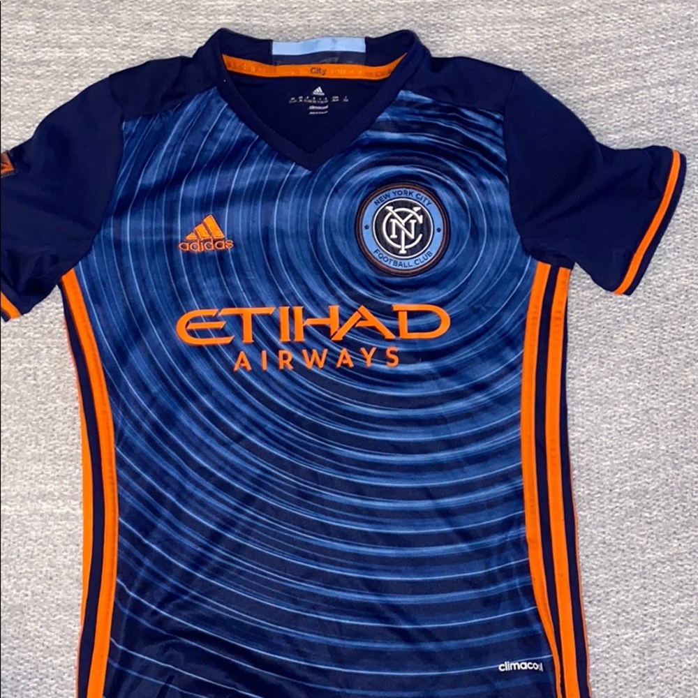 Tee shirt